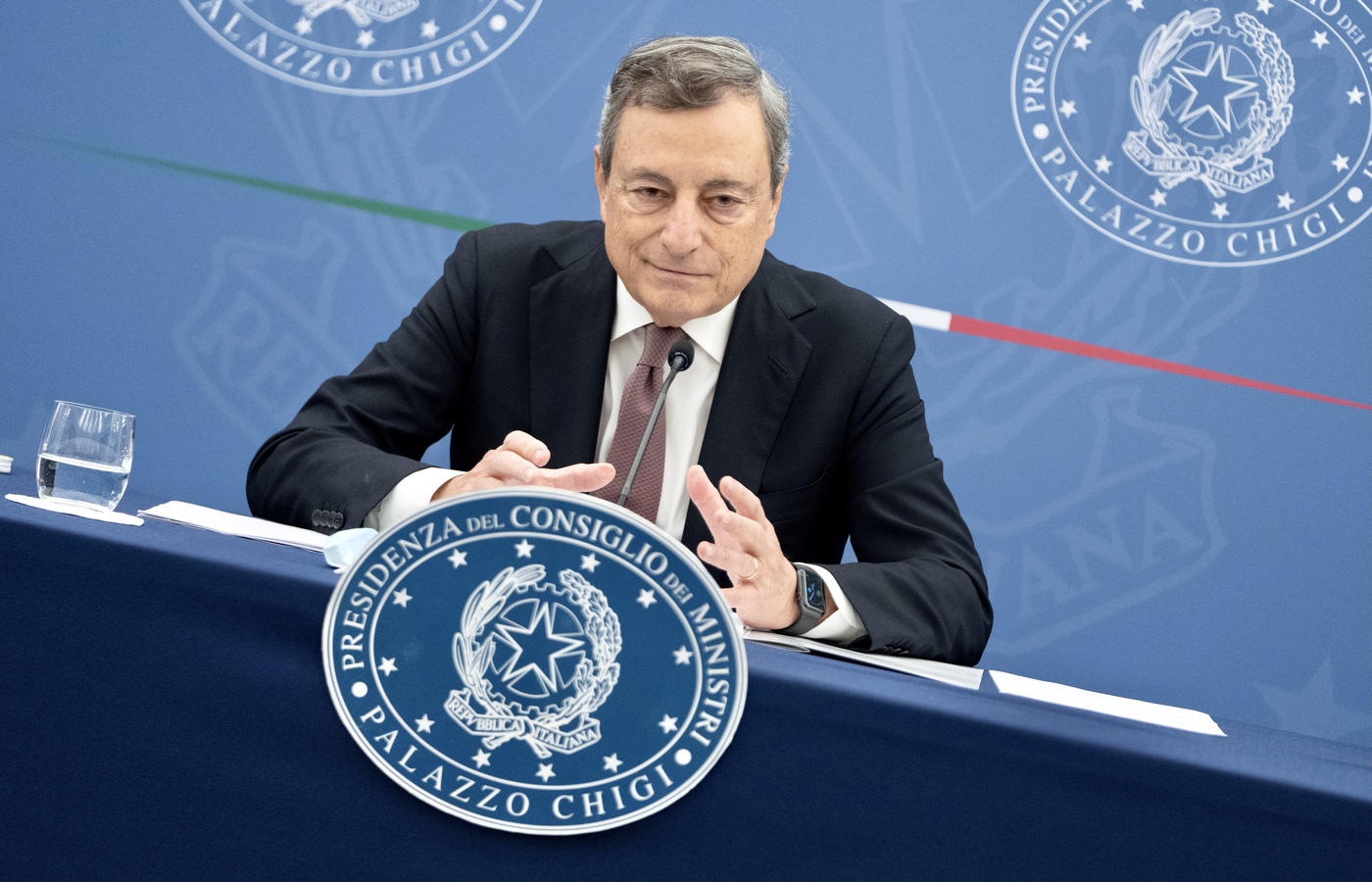 Draghi: “Fiducia nell’Italia, ora mantenere crescita. Sì a riforma catasto ma no tasse”