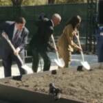 Usa, gli Obama posano la prima pietra del Presidential Center a Chicago