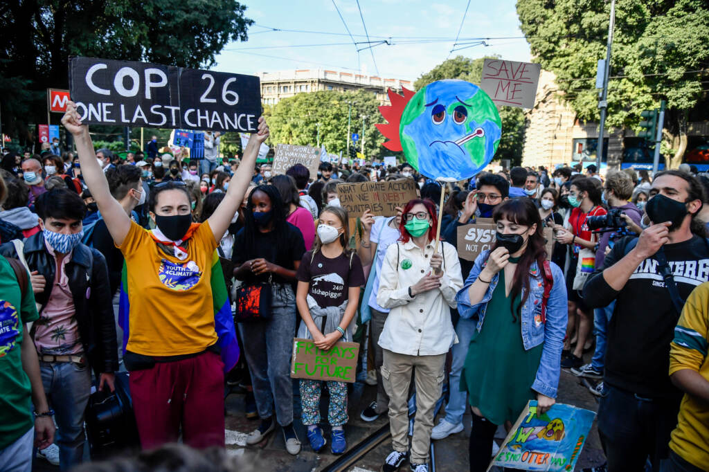 Galleria foto 'Corteo a Milano dei Fridays for Future, tra gli attivisti per il clima c’è anche Greta Thunberg – FOTOGALLERY' - foto 9