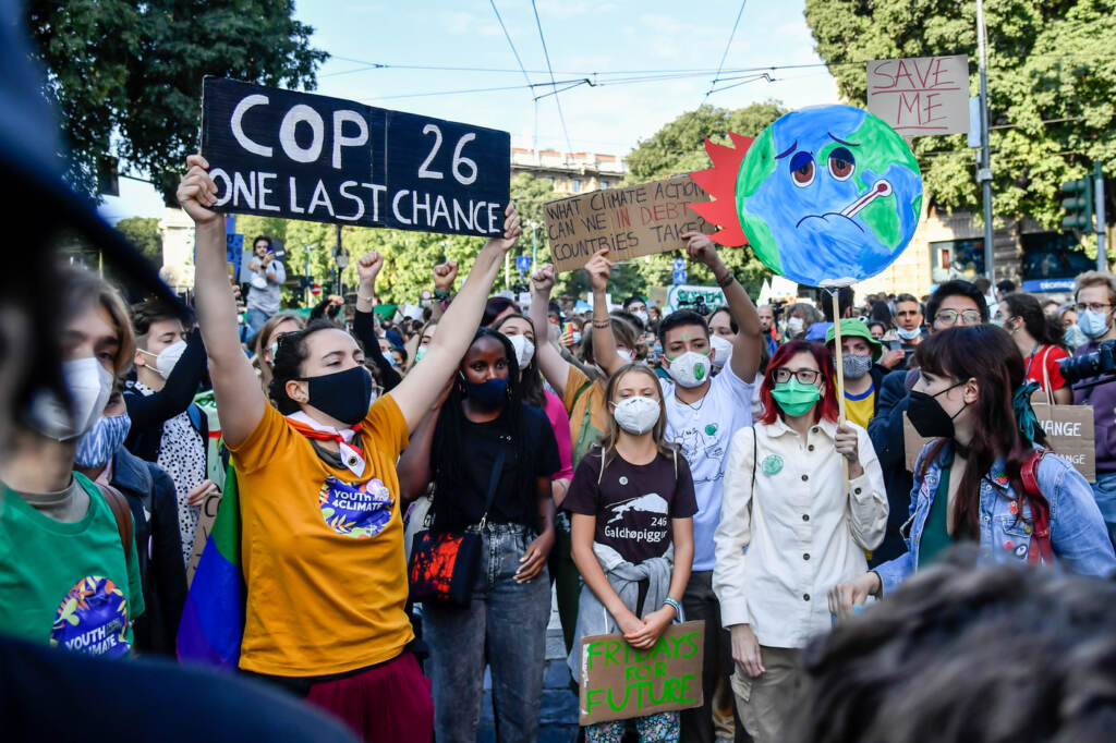 Galleria foto 'Corteo a Milano dei Fridays for Future, tra gli attivisti per il clima c’è anche Greta Thunberg – FOTOGALLERY' - foto 6