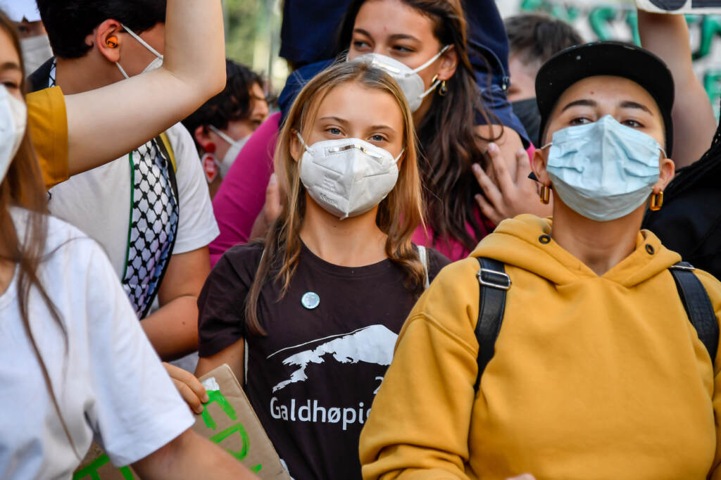 Galleria foto 'Corteo a Milano dei Fridays for Future, tra gli attivisti per il clima c’è anche Greta Thunberg – FOTOGALLERY' - foto 12