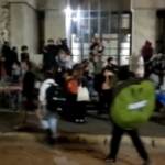 Clima: attivisti accampati davanti alla Borsa di Milano