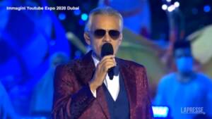 Expo Dubai: Andrea Bocelli si esibisce alla cerimonia di apertura