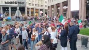 Milano, migliaia di No Green Pass in corteo