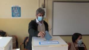 Amministrative Napoli: Fico al voto, poi il selfie bipartisan all’esterno del seggio