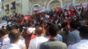 Tunisia, i supporter manifestano per il presidente Saied