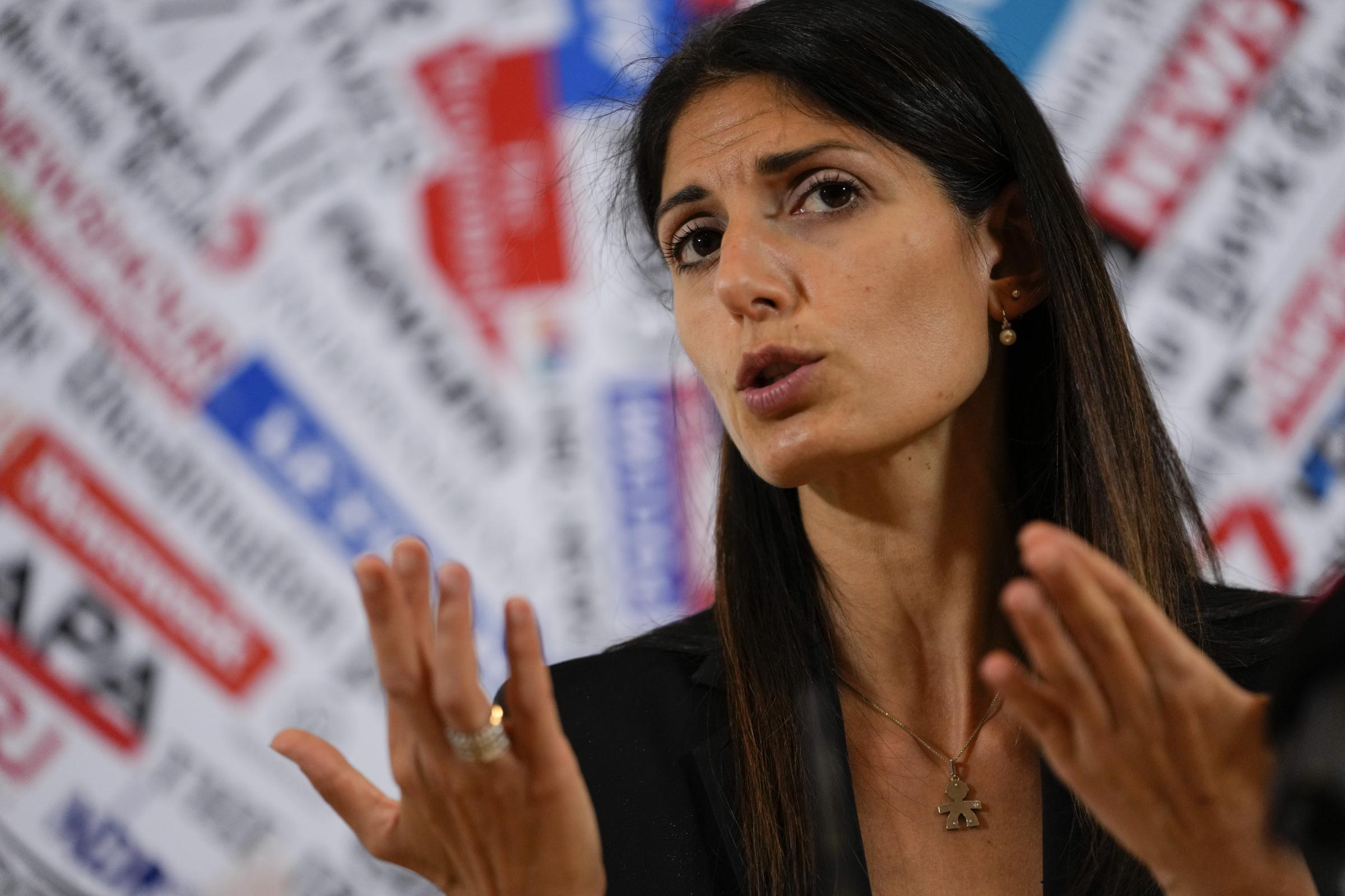 Elezioni, sorpresa proiezioni La7: testa a testa Raggi-Gualtieri. Ma nella proiezione delle 17 la sindaca è di nuovo dietro