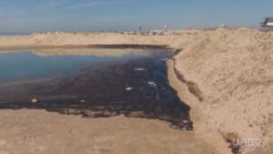 Usa: perdita da oleodotto, disastro ambientale in California