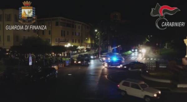 ‘Ndrangheta: pistole e bombe a mano per compiere un omicidio, 5 arresti