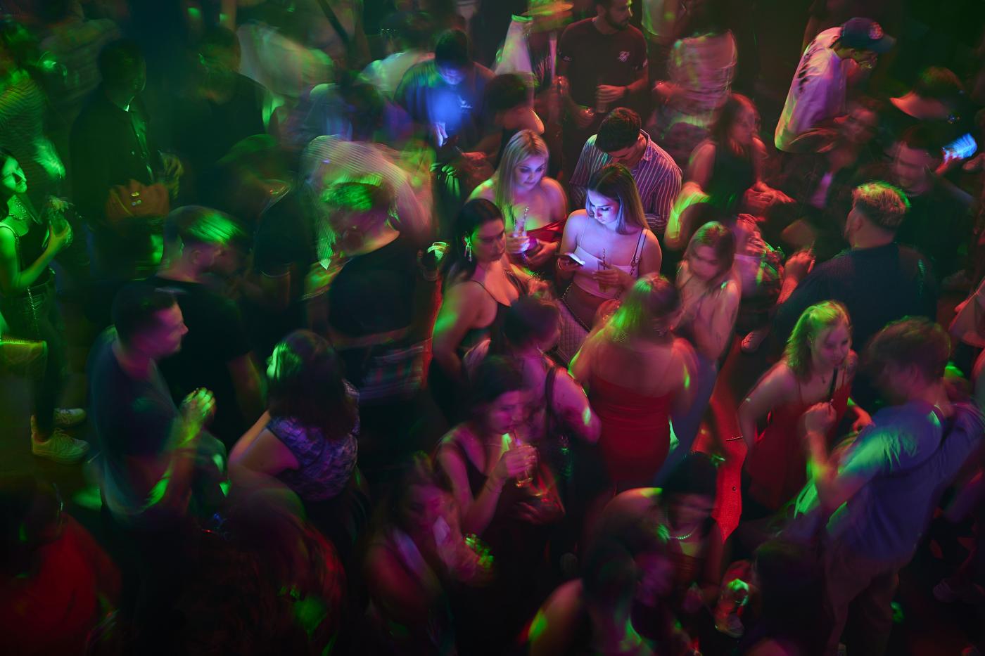 Cts: ok discoteche in zona bianca, 35% capienza al chiuso e 50% all’aperto Cts: ok discoteche in zona bianca, 35% capienza al chiuso e 50% all’aperto