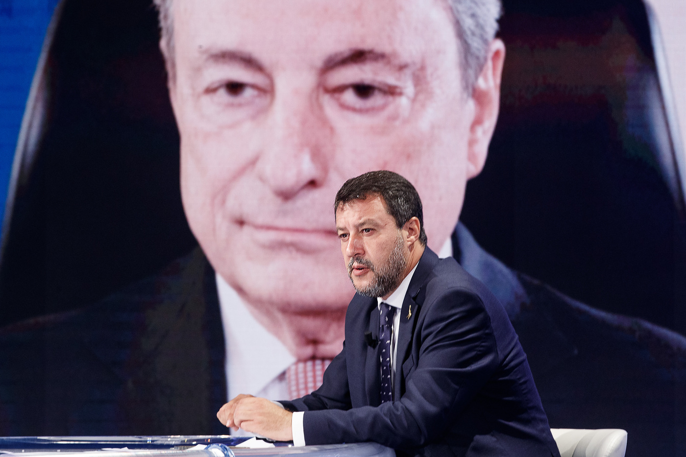Salvini e i retroscena dei rapporti con Draghi: le anticipazioni del suo libro ‘Controvento’