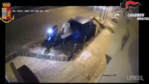 Siracusa, arrestati due ventenni responsabili di 13 furti
