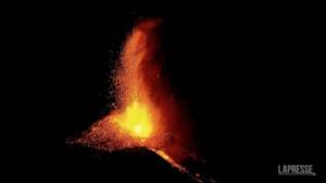 La Palma, sull’isola un fiume di lava di oltre un chilometro