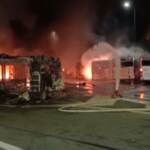 Roma, domato l’incendio nel deposito Atac di Tor Sapienza