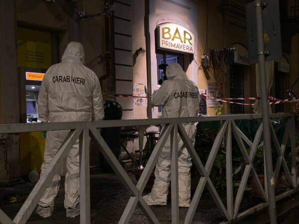 Torino, entra in bar e uccide ragazza a coltellate ‘perché rifiuta avances’: arrestato