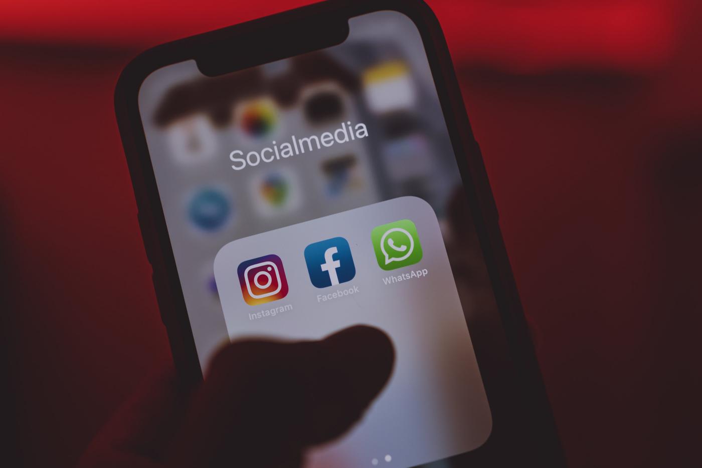 Social: down Facebook e Instagram costa 6 miliardi a Zuckerberg