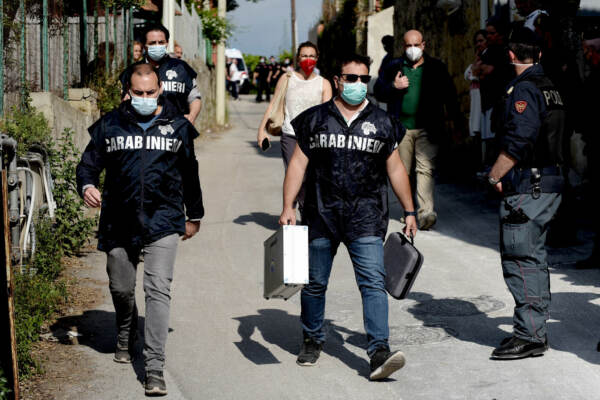 Napoli, frana su uno stabile in ristrutturazione a Pianura: morti due operai