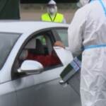 Repubblica Ceca, elettori in quarantena votano dall’auto