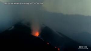 Canarie, non si arresta l’eruzione del vulcano Cumbre Vieja
