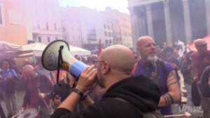 Roma, corteo Gkn tra i turisti: “Governo complice di aziende che delocalizzano”