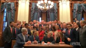 Texas, corte federale sospende legge su aborto