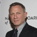 Daniel Craig sulla “Hollywood Walk of Fame” accanto a Roger Moore