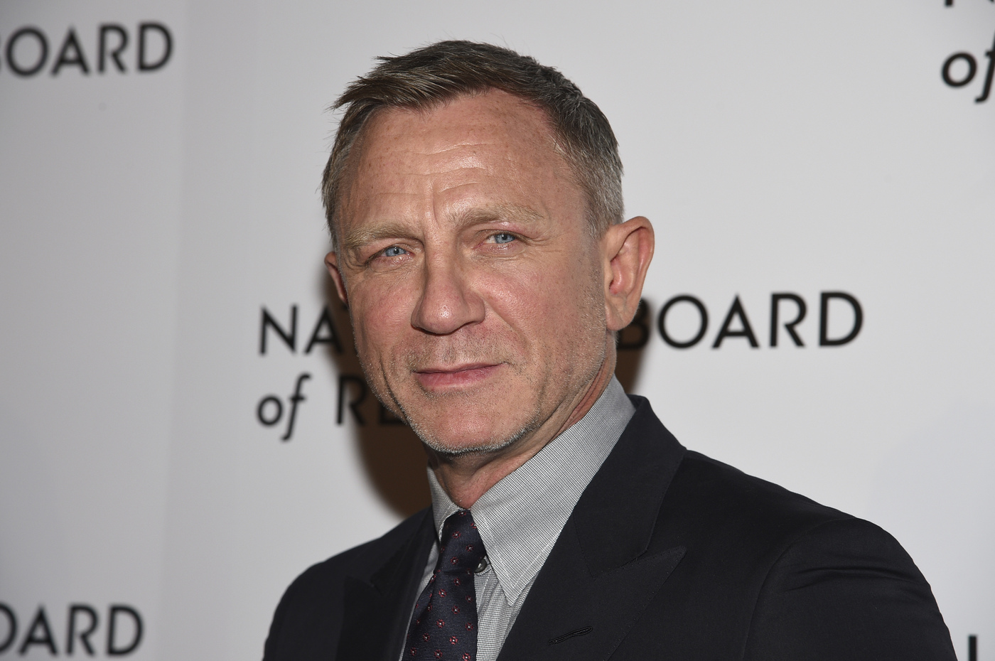 Daniel Craig sulla “Hollywood Walk of Fame” accanto a Roger Moore