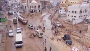 Yemen, piogge torrenziali allagano le strade nell’est: blackout elettrico