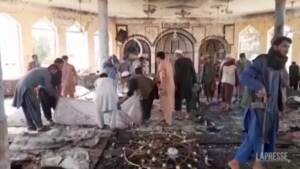 Afghanistan, esplosione in una moschea: almeno 50 morti