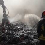 Torino, incendio in via Veronese: fumo maleodorante in città