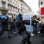 Roma, scontri durante la manifestazione dei No Green Pass