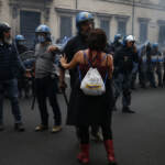 Roma, scontri durante la manifestazione dei No Green Pass