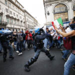 Roma, scontri durante la manifestazione dei No Green Pass