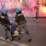 Roma, scontri durante la manifestazione dei No Green Pass