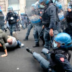 Roma, scontri durante la manifestazione dei No Green Pass