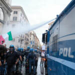 Roma, scontri durante la manifestazione dei No Green Pass