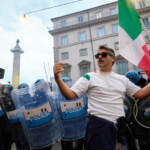 Roma, scontri durante la manifestazione dei No Green Pass