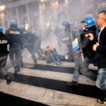 Roma, scontri durante la manifestazione dei No Green Pass