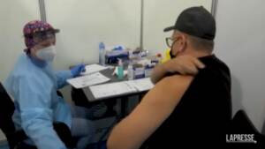Serbia, cittadini russi a Belgrado per ricevere vaccini ‘occidentali’