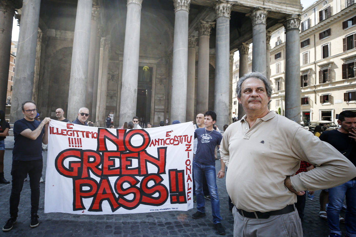 Green Pass: guerriglia a Roma, 12 arresti. Anche Castellino e Fiore di Forza Nuova