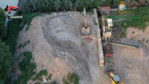 Como, traffico illecito di rifiuti: sversati abusivamente oltre 16.500 mc di materiale edile