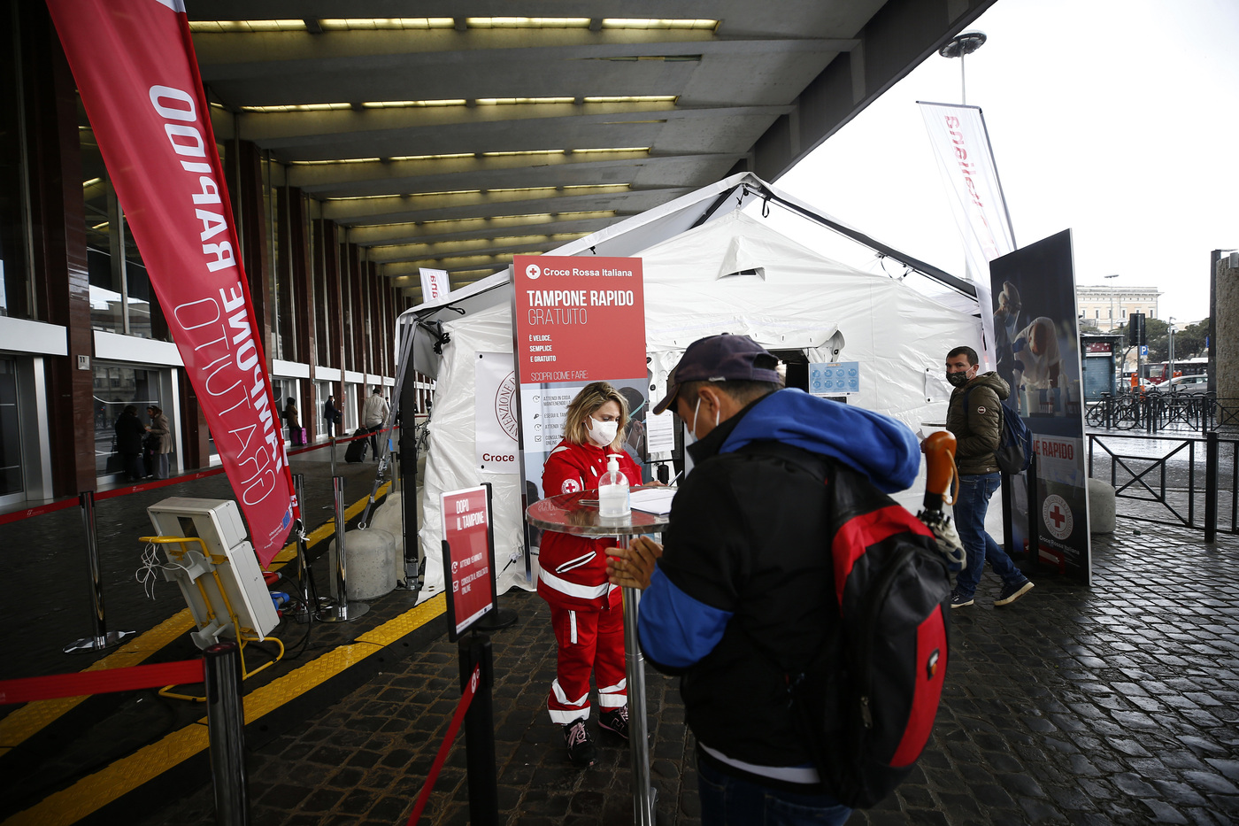 Green Pass, allarme test ai non vaccinati in vista del 15 ottobre: il sistema rischia il tilt Green Pass, allarme test ai non vaccinati in vista del 15 ottobre: il sistema rischia il tilt
