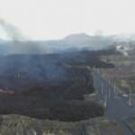 La Palma, continua l’eruzione: la lava raggiunge un cementificio