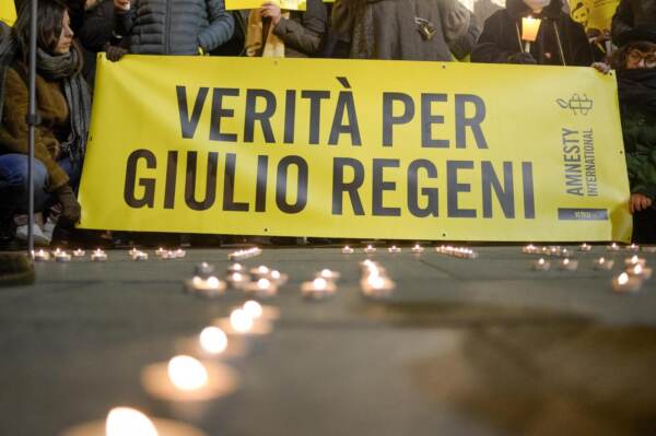 Battuta d'arresto in apertura del processo sull'omicidio di Giulio Regeni. Per i giudici della Terza Corte d'Assise gli atti devono tornare al gup