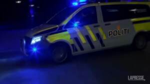 Norvegia, uomo armato di arco e frecce fa strage a Kongsberg