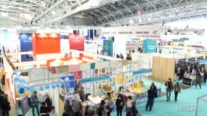 Salone del Libro, i lettori presenti: “Viene voglia di comprare e leggere tutto”