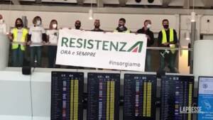 Alitalia, a Fiumicino la protesta dei lavoratori della ex compagnia