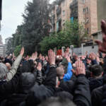 Cassazione assolve quattro neofascisti di Lealtà e Azione: “Saluto romano non è reato se a scopo commemorativo”