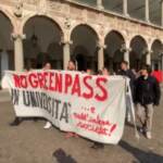 Green Pass, il Movimento Studentesco a Milano: “Strumento politico, non sanitario”