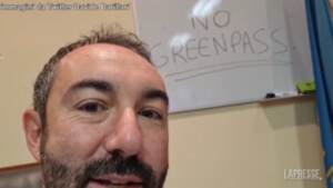 Lazio, il consigliere Barillari e la deputata Cunial barricati in Regione contro il Green Pass